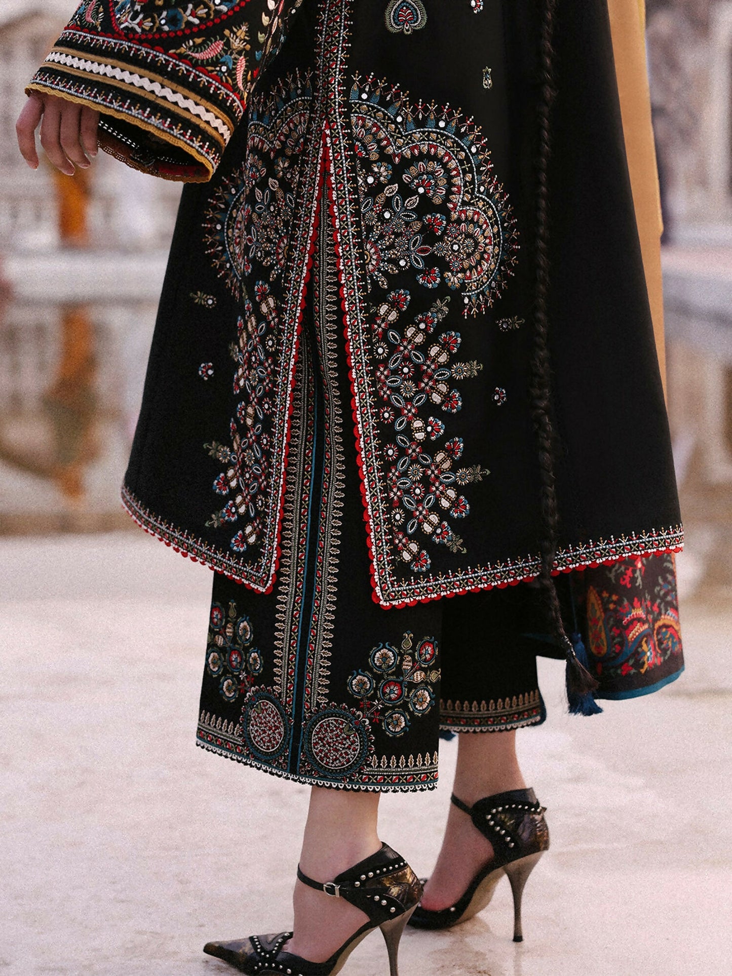 Jugnu By Hussain Rehar Khaddar'25 Embroidered Unstitched 3-Piece Suit-Bejul