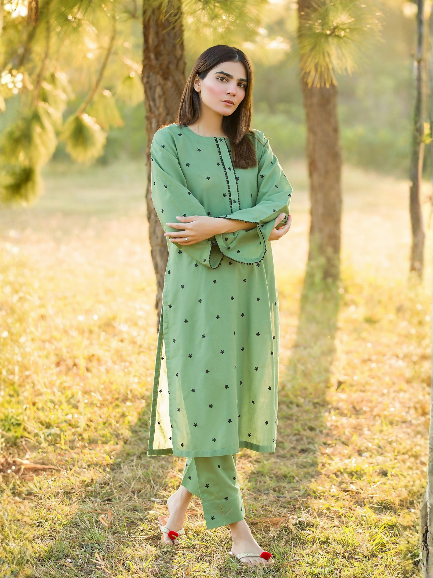 MAK Fashion Lawn Embroidered Stitched 2-Piece Suit-Nilofer