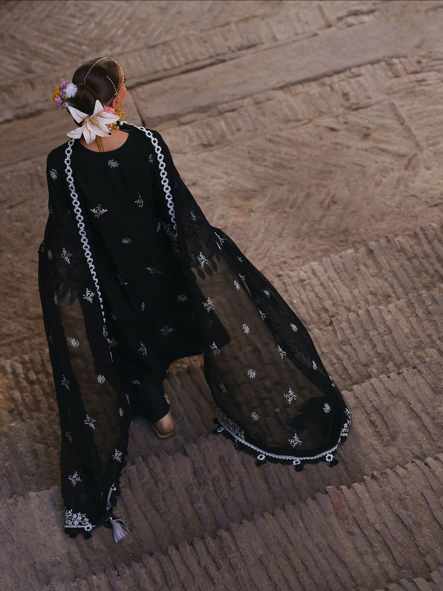 Mahnur Gul Luxury Lawn'26 Embroidered Stitched 3-Piece Suit-G-010