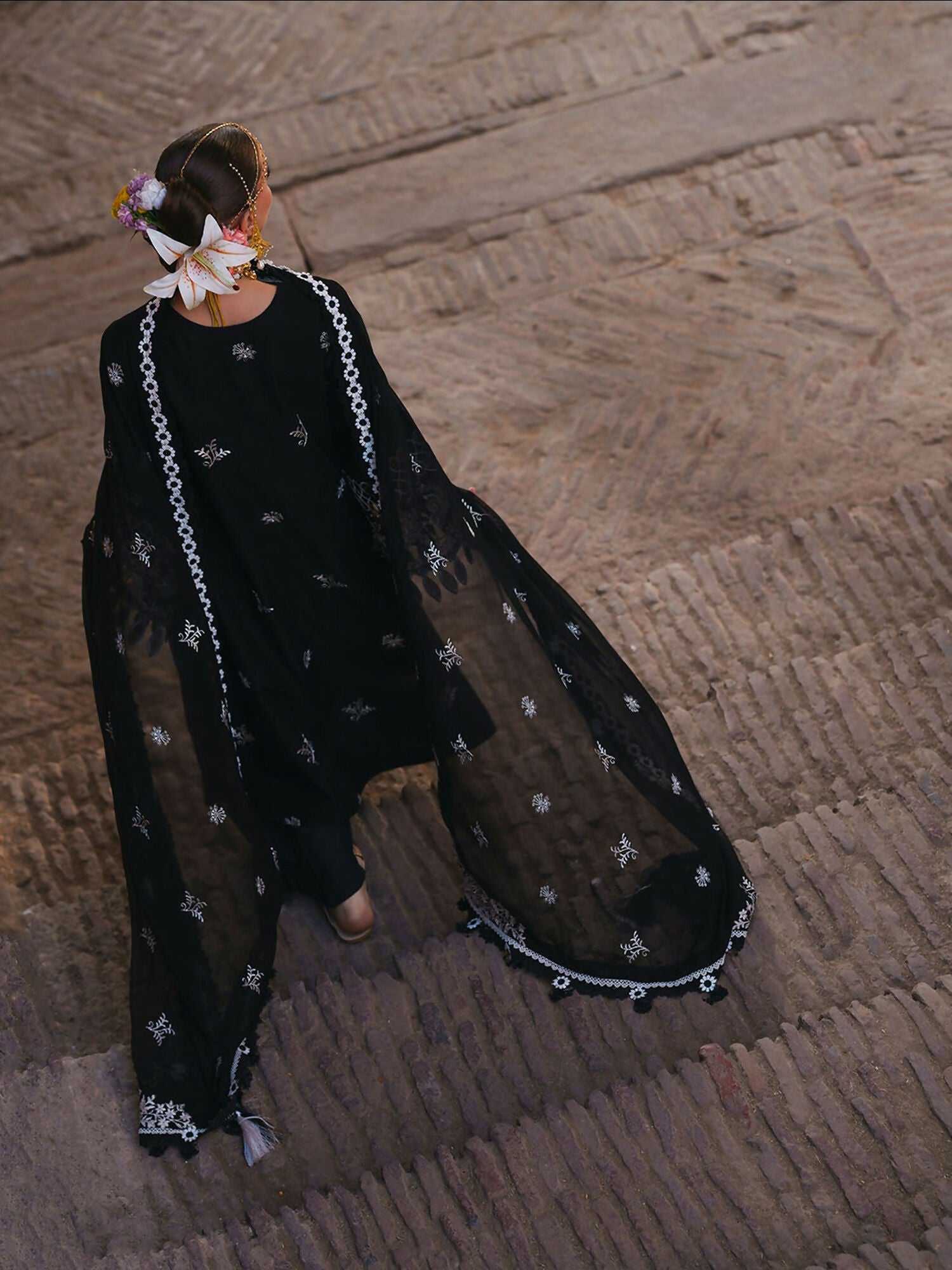 Mahnur Gul Luxury Lawn'26 Embroidered Stitched 3-Piece Suit-G-010