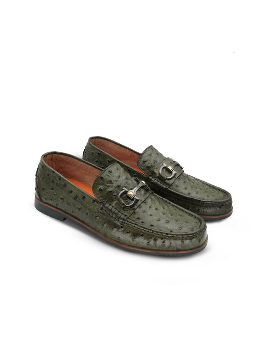 Green casual leather shoes with a sleek finish and rubber sole, designed for everyday comfort and modern style.