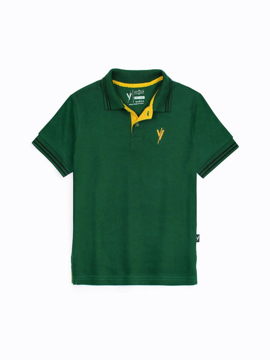 Vibrant boys’ plain summer polo with tipping collar, short sleeves, and embroidered logo – made from soft, breathable piqué fabric for all-day ease