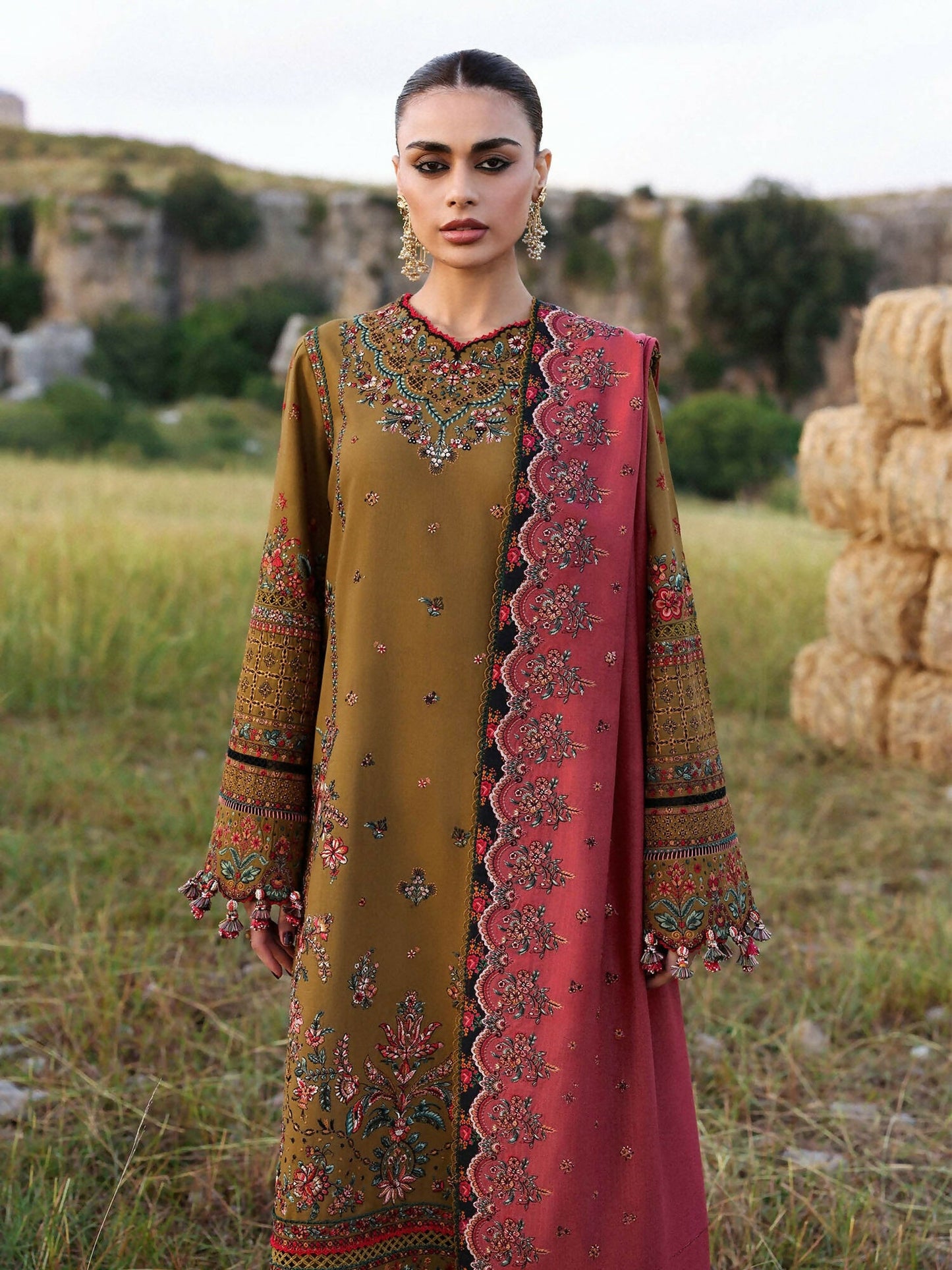 Hussain Rehar Khaddar'25 Embroidered Unstitched 3-Piece Suit-Gitiara