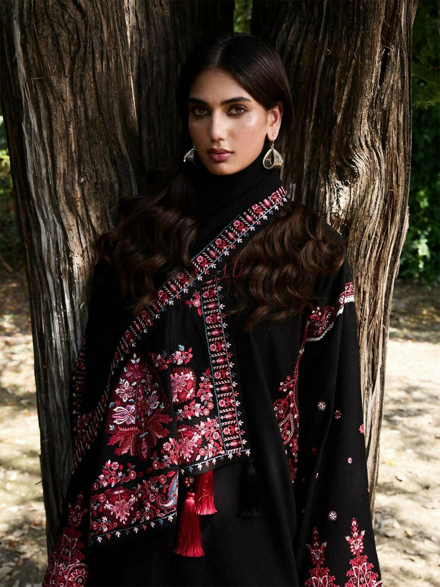 Jugnu By Hussain Rehar AW'25 Edit I Karandi Embroidered Scarf-Banhi