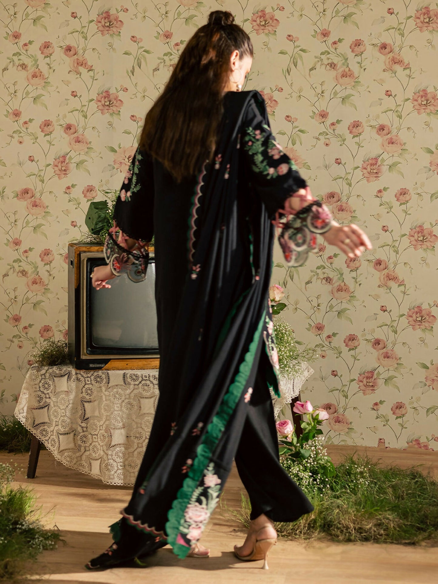 Mahnur Kaia Slub Linen Embroidered Stitched 3-Piece Suit-K- 14