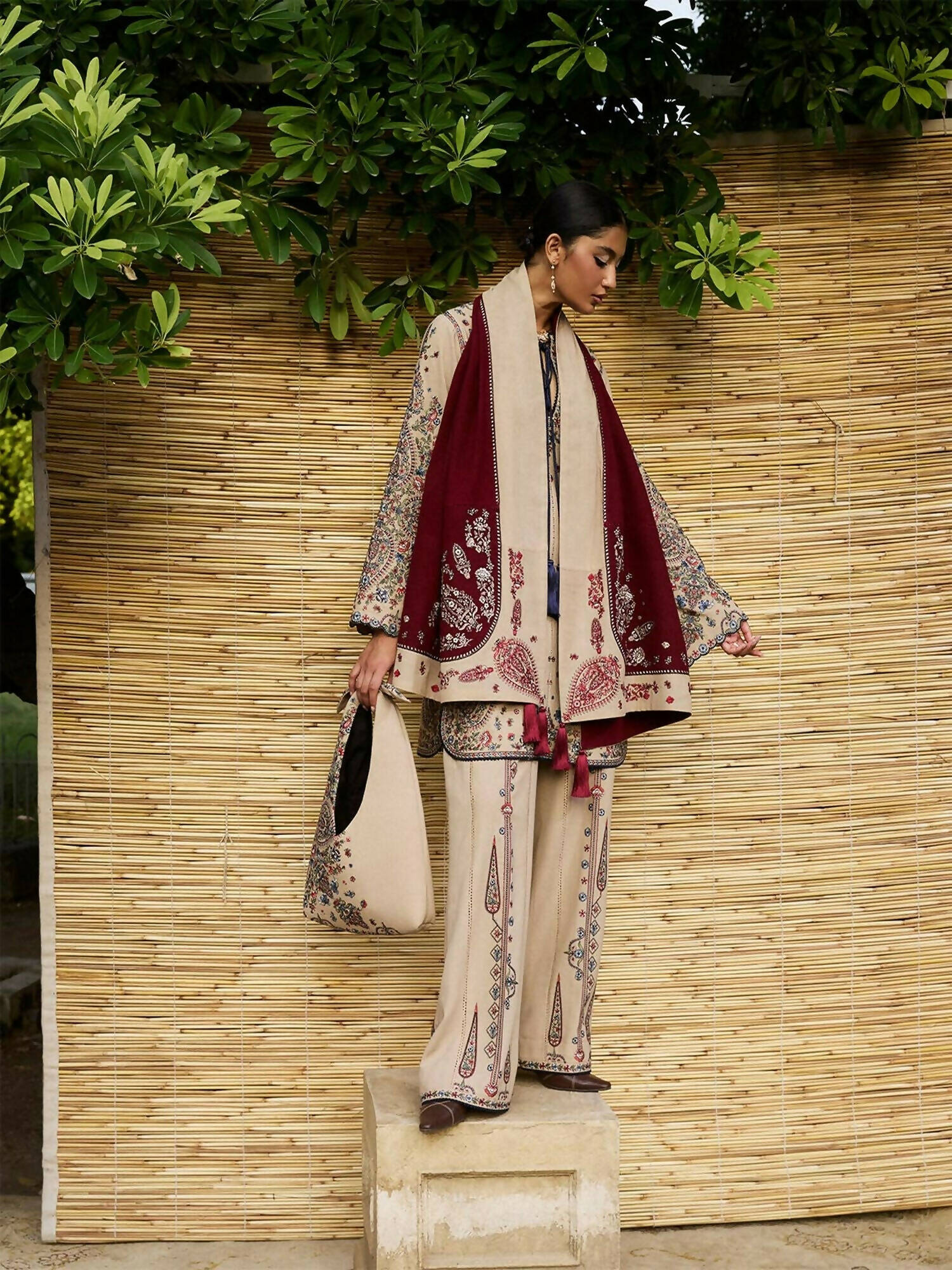 Jugnu By Hussain Rehar AW'25 Edit I Karandi Embroidered Scarf-Naaz