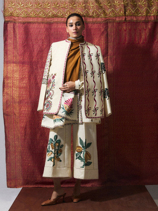 Jugnu by Hussain Rehar Khaddar Pret’26 Wool Embroidered Scarf-Rasa