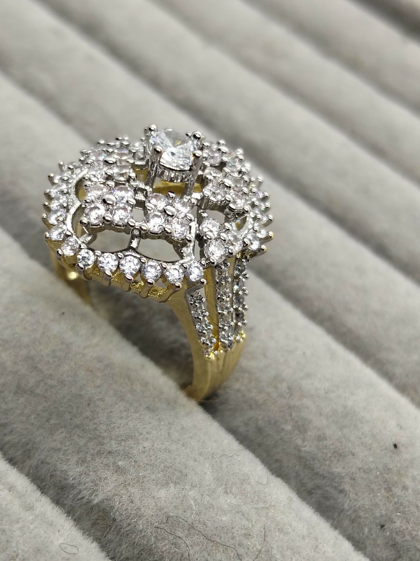 H&A Jewellery 18K Gold Polished Zircon Cluster Ring