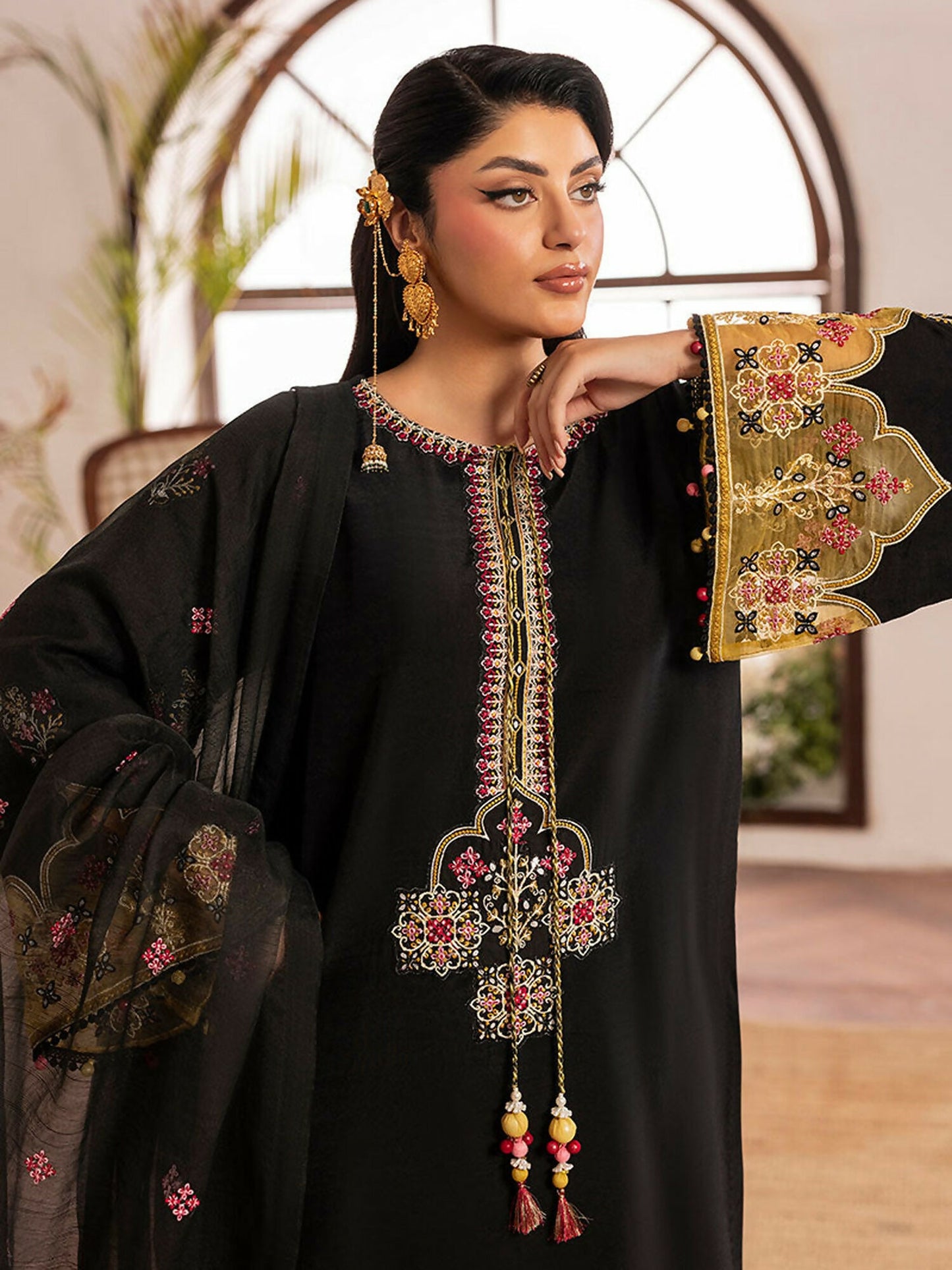 Shurooq L’amore Lawn Embroidered Stitched 3-Piece Suit-Cynthia