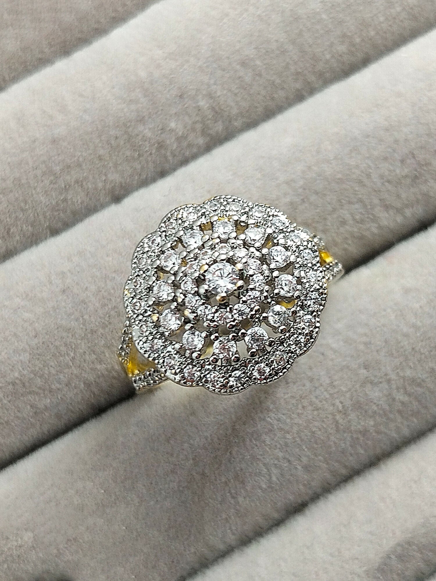 H&A Jewellery 18K gold polished cluster ring with raised center zircon and circular arrangement of small zircon diamonds, elegant gold ring for women