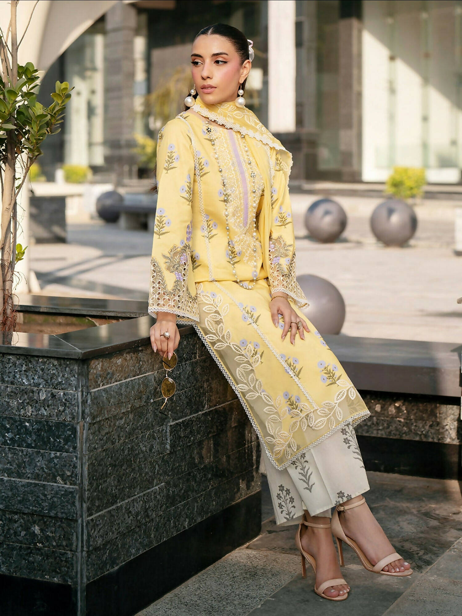 Mahnur Broadway Luxury Lawn'26 Embroidered Unstitched 3-Piece Suit-BW-006