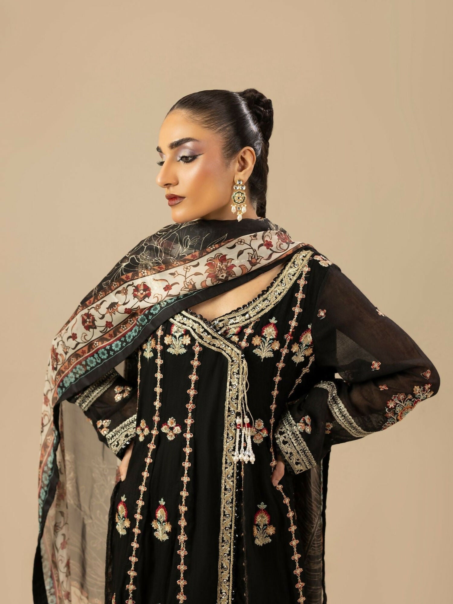 Shurooq Garden Of Dreams Cotton Net Embroidered Stitched 3-Piece Suit-Vittoria