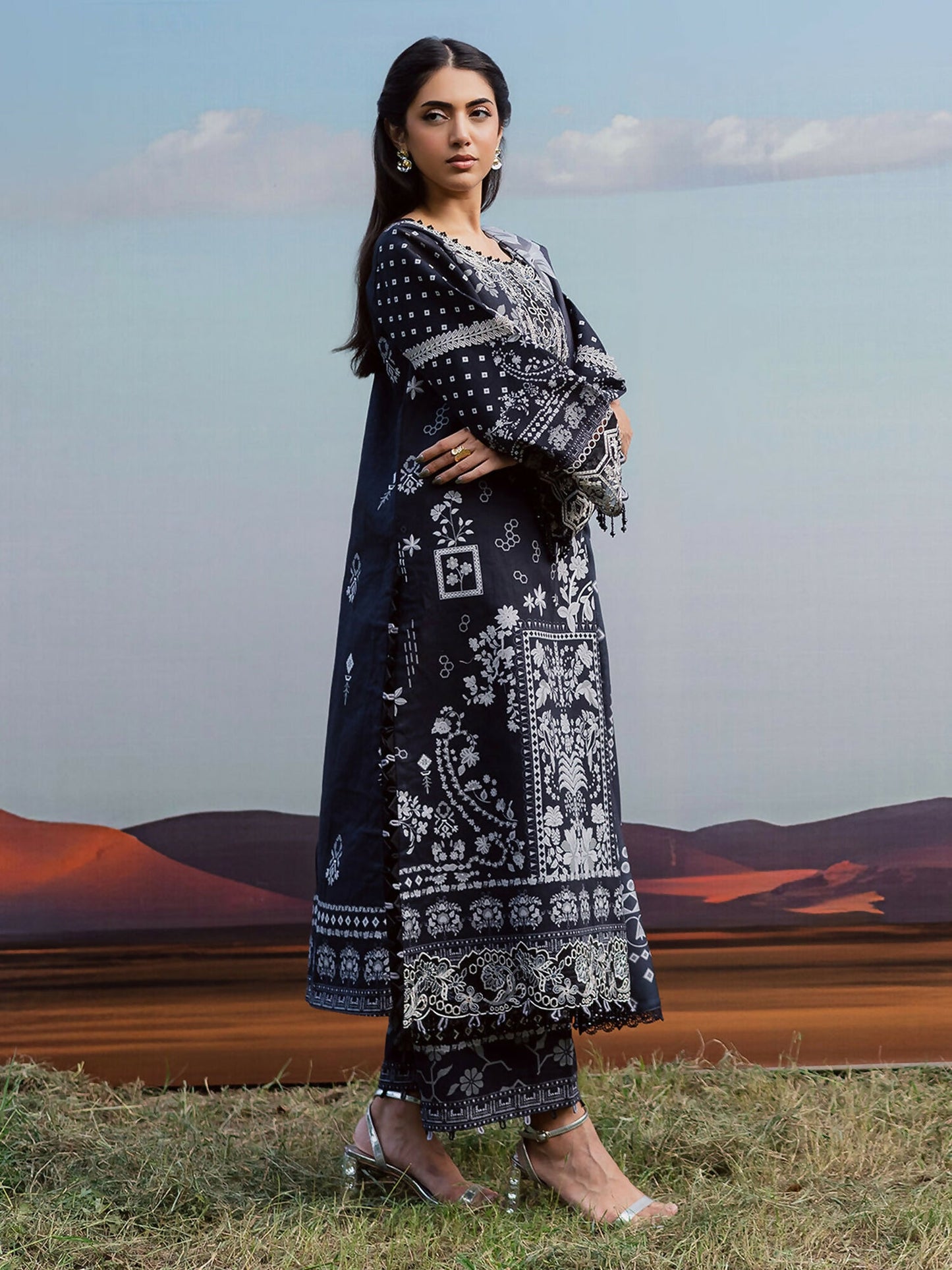Parishay Rang e Sarma Khaddar Embroidered Unstitched 3-Piece Suit-SAR-07