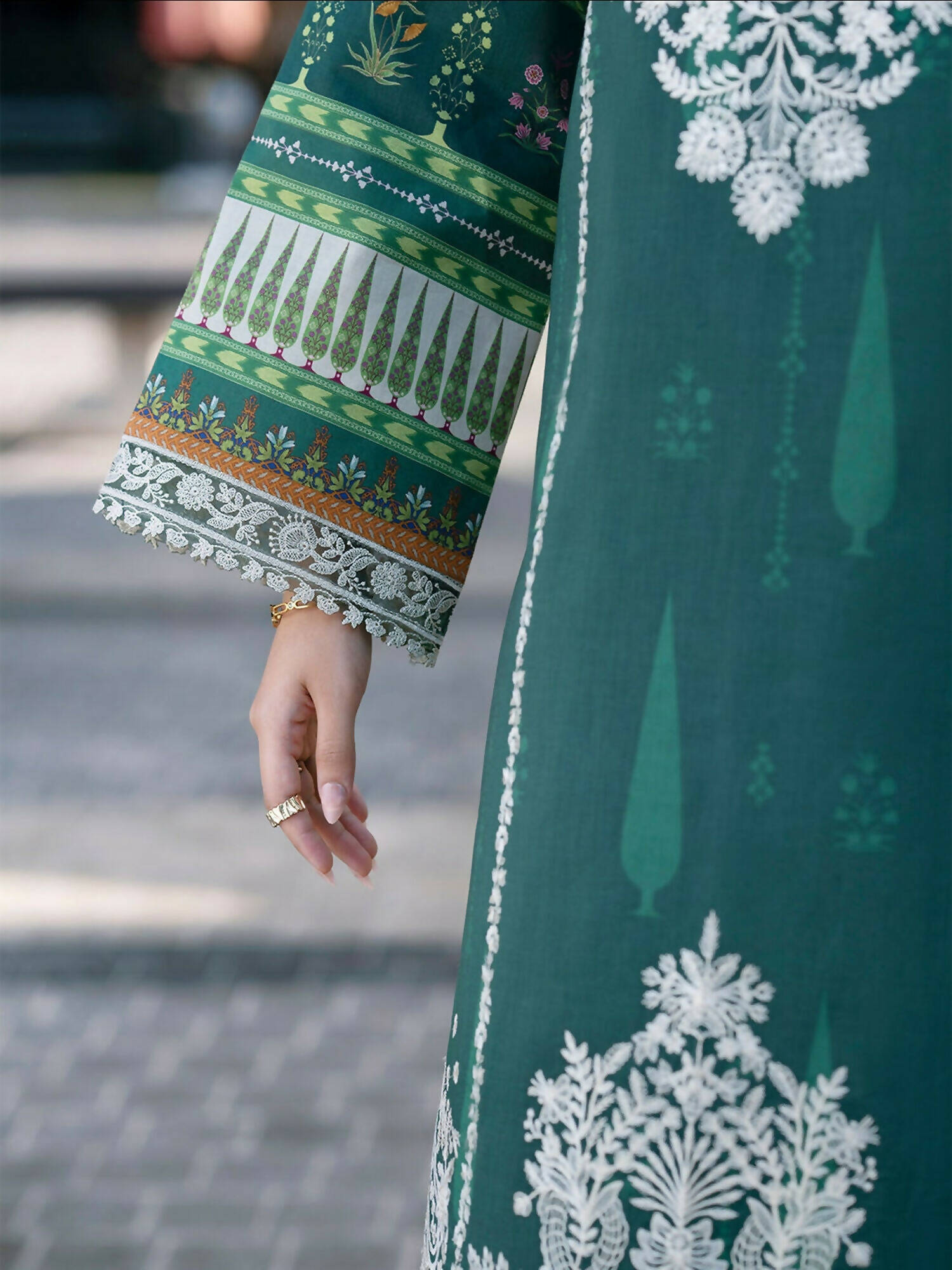 Mahnur Broadway Luxury Lawn'26 Embroidered Unstitched 3-Piece Suit-BW-012