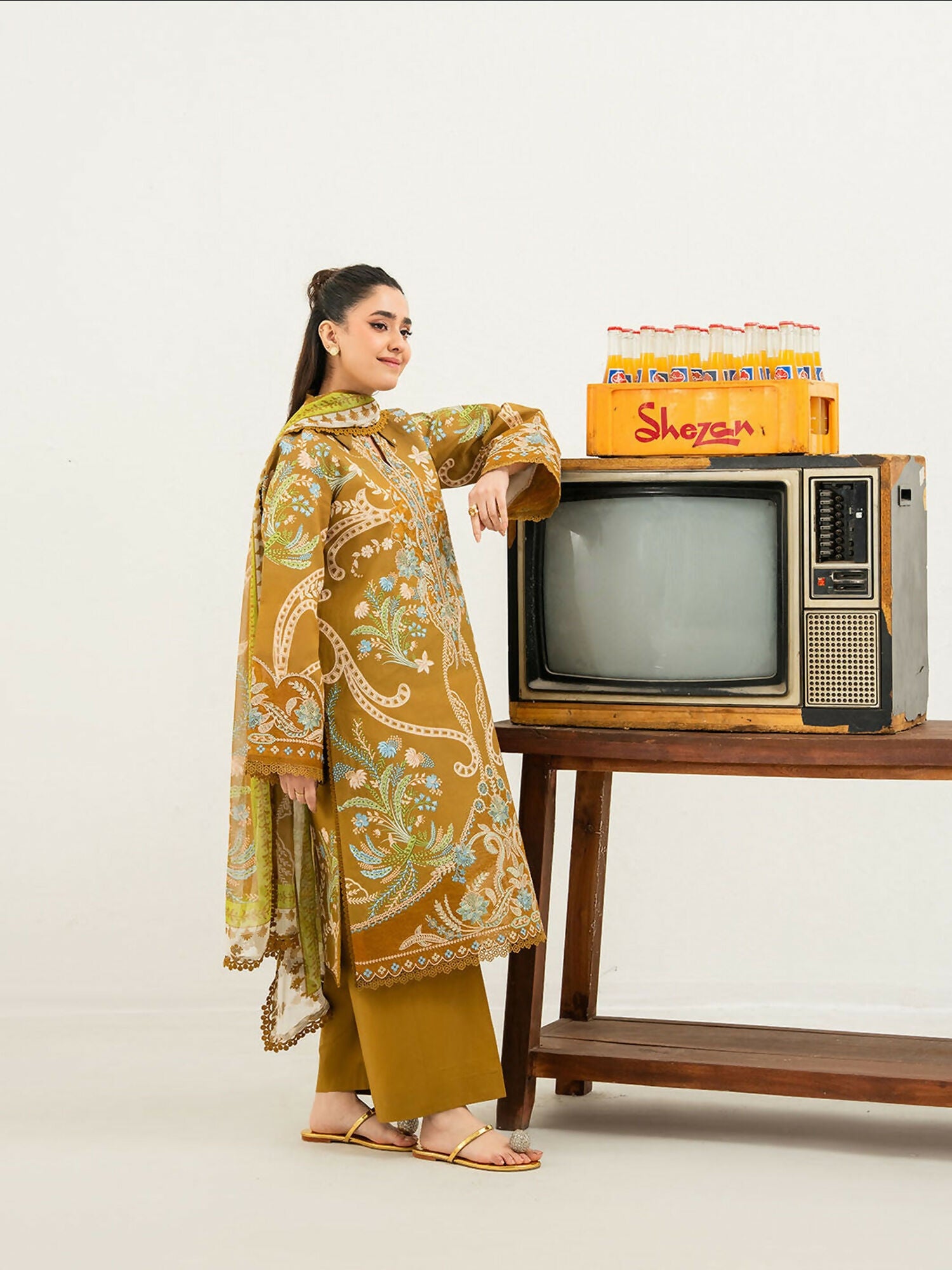 Mahnur Anaya Lawn Vol-1 Embroidered Unstitched 3-Piece Suit-ANA-003