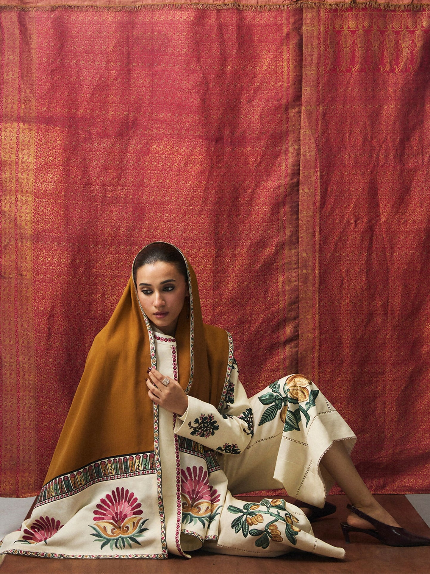 Jugnu by Hussain Rehar Khaddar Pret’26 Wool Embroidered Scarf-Rasa