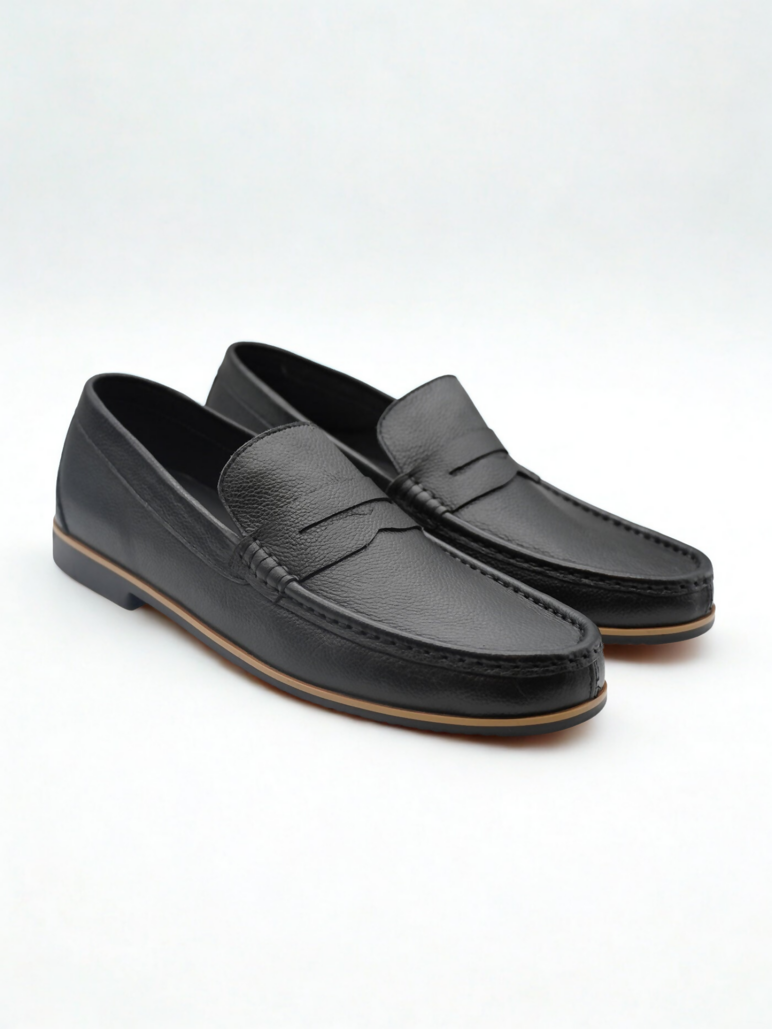 Sleek casual leather shoes with a relaxed design, offering versatile style and all-day comfort for effortless everyday wear.