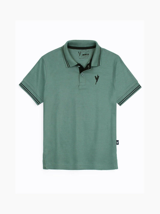 Breathable boys’ plain half-sleeve polo with tipping collar and signature embroidery – designed in soft piqué fabric for stylish summer comfort.