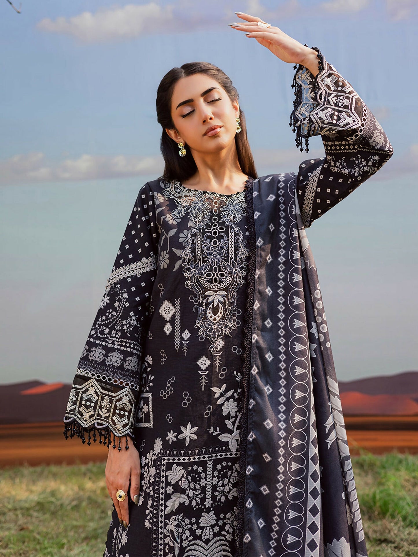 Parishay Rang e Sarma Khaddar Embroidered Stitched 3-Piece Suit-SAR-07