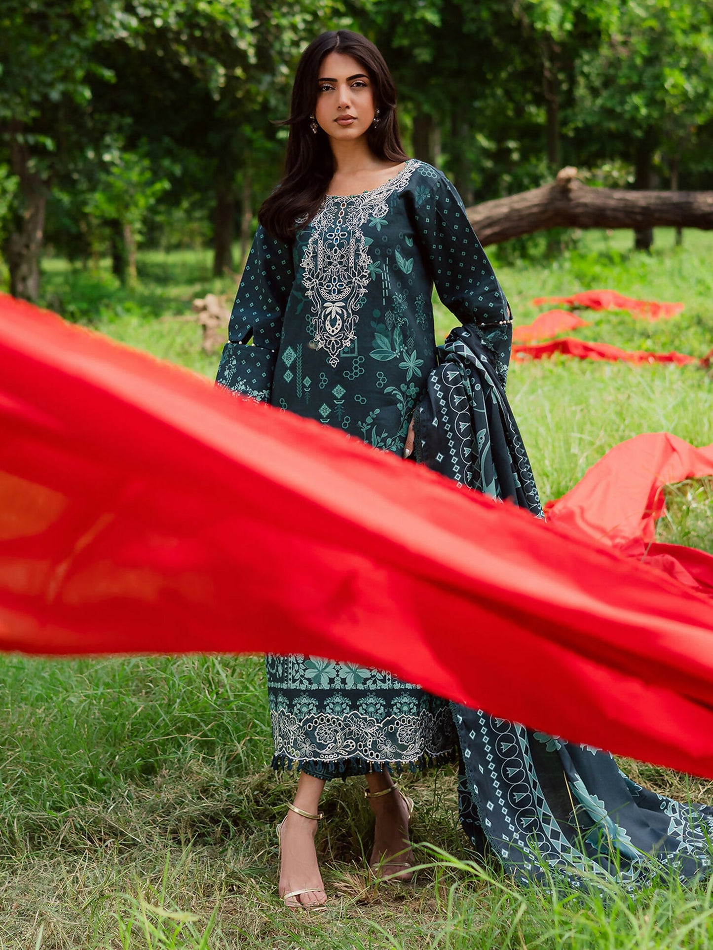 Parishay Rang e Sarma Khaddar Embroidered Stitched 3-Piece Suit-SAR-08