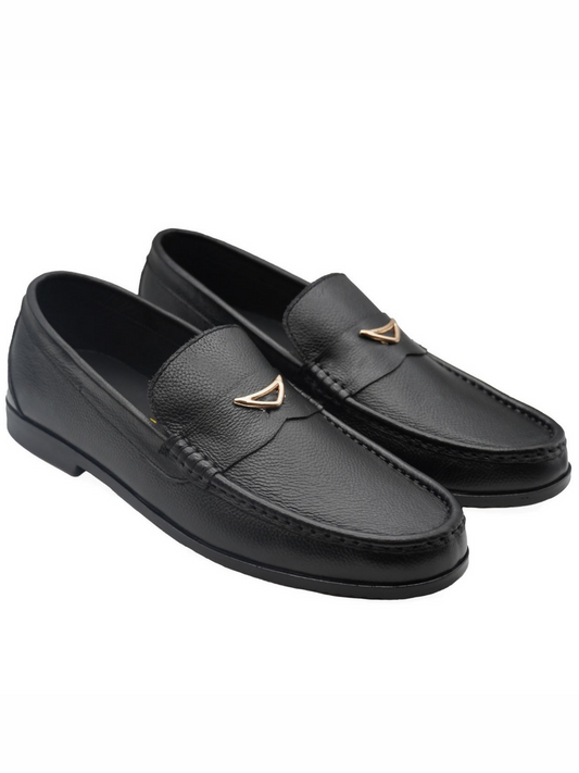 Black premium leather casual shoes with a smooth finish and minimalist design, combining everyday comfort with refined style.