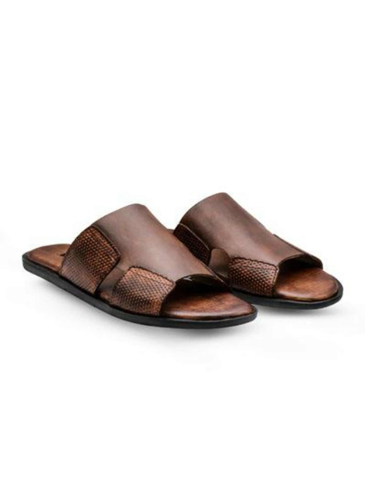Royale Leather 3118 men’s classic leather slippers with timeless design, crafted for everyday comfort and style