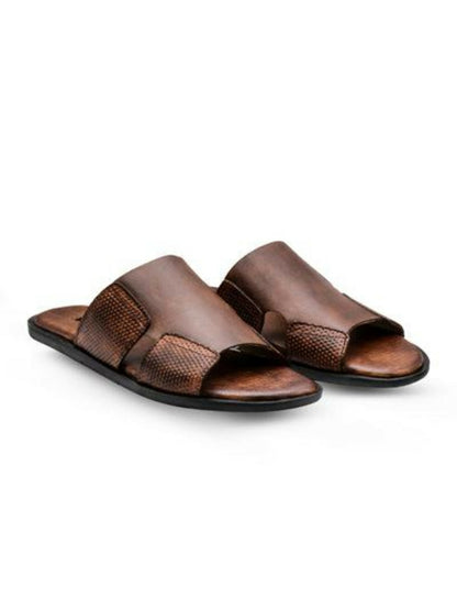Royale Leather 3118 men’s classic leather slippers with timeless design, crafted for everyday comfort and style