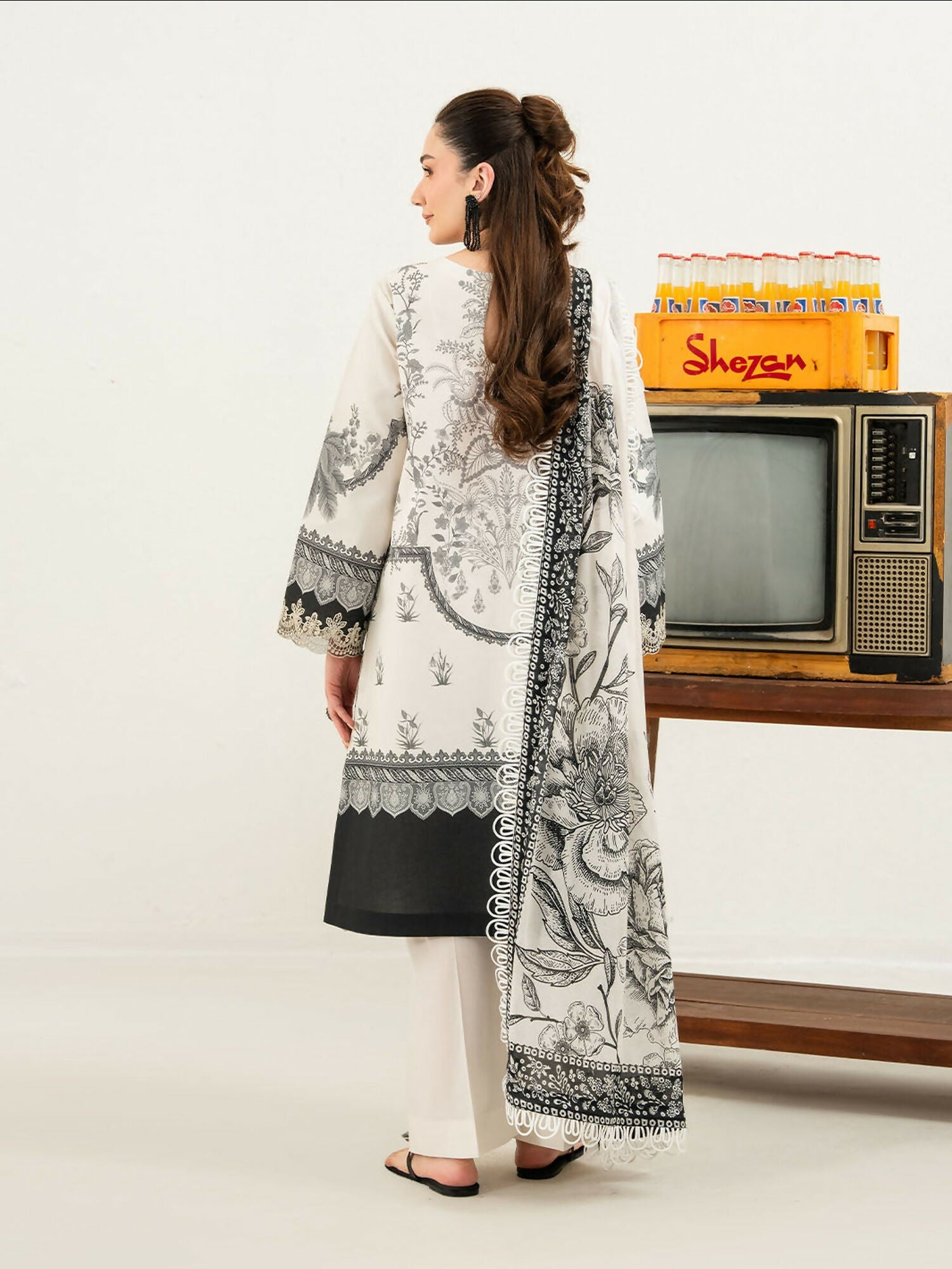 Mahnur Anaya Lawn Vol-1 Embroidered Unstitched 3-Piece Suit-ANA-005