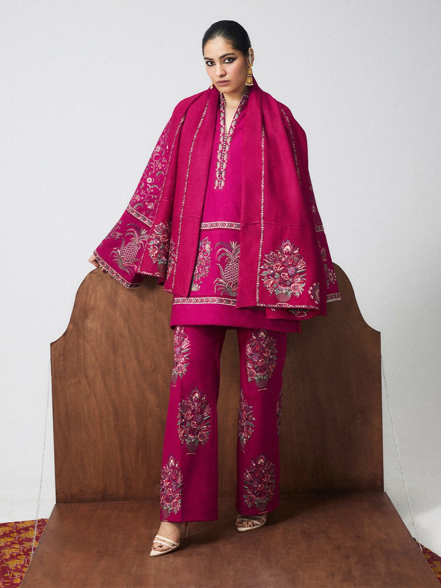 Jugnu by Hussain Rehar Khaddar Pret’26 Wool Embroidered Scarf-Deldar