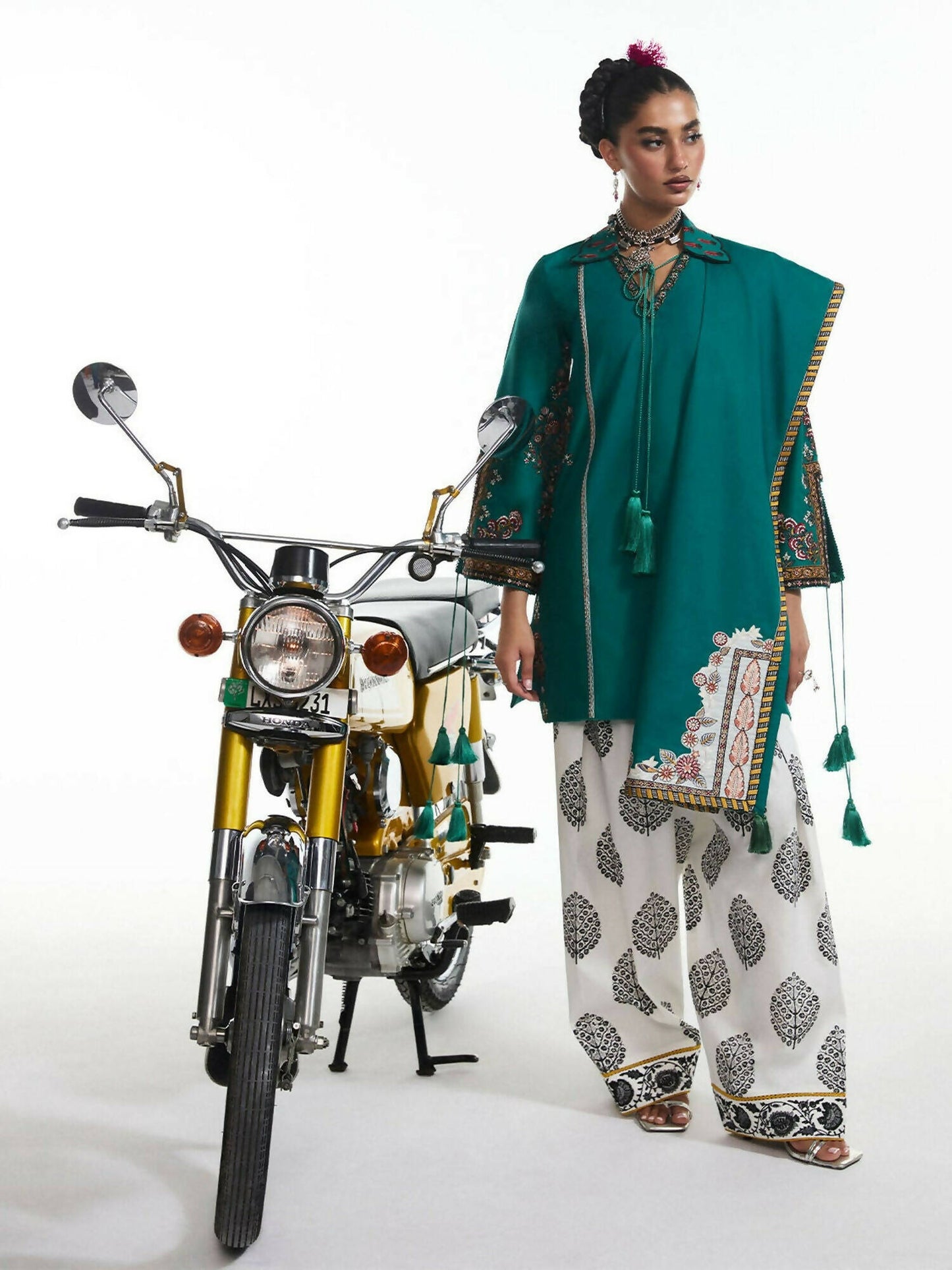 Jugnu by Hussain Rehar Lawn Embroidered Scarf-Thalia