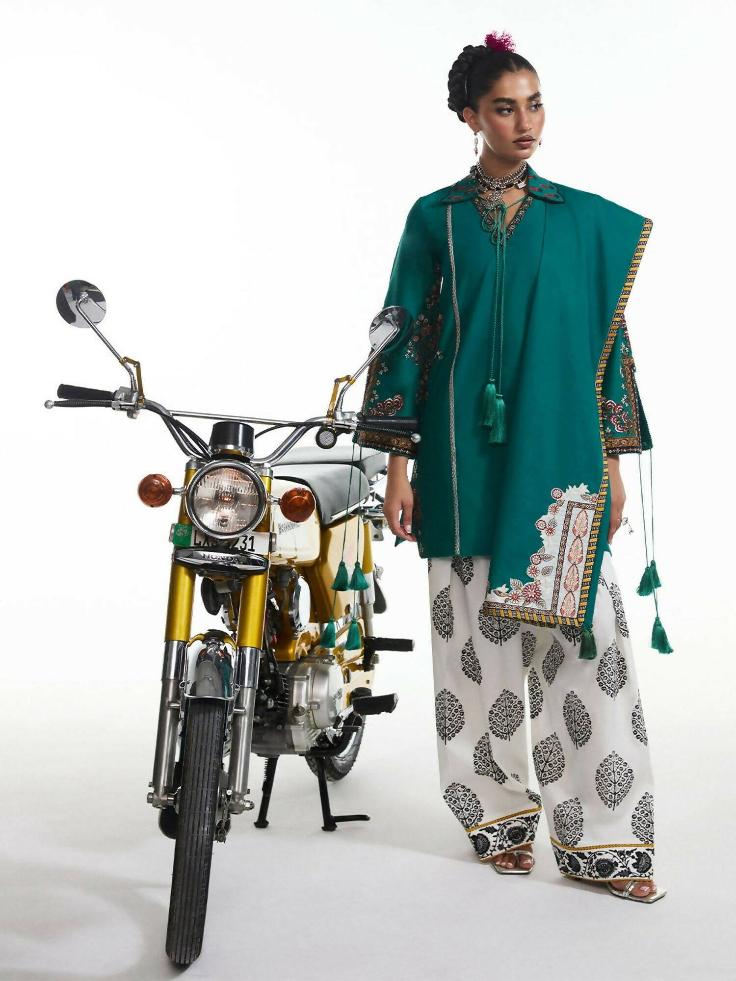 Jugnu by Hussain Rehar Lawn Embroidered Scarf-Thalia