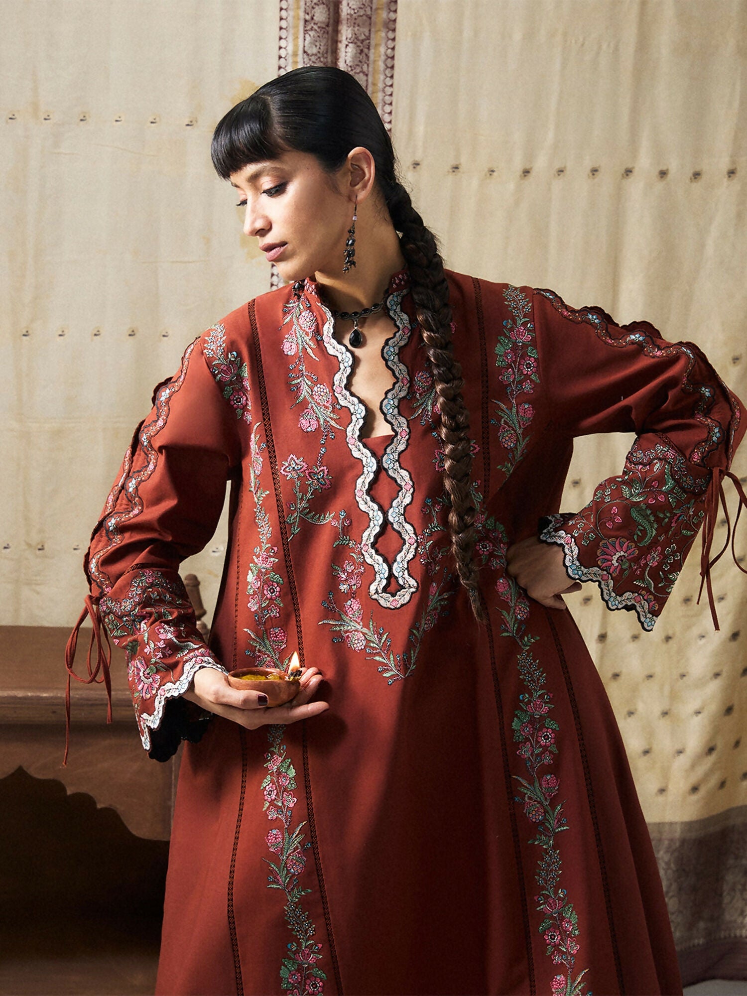 Jugnu by Hussain Rehar Khaddar Pret’26 Wool Embroidered Scarf-Giti