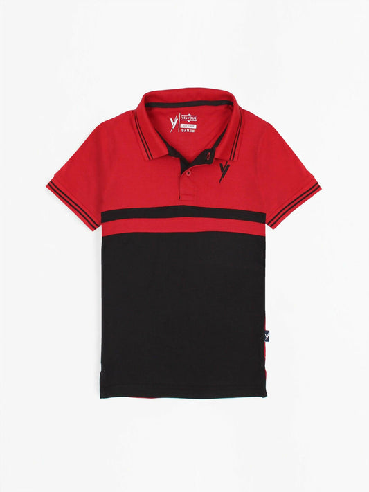 Smart boys’ short-sleeve polo made from breathable piqué fabric, featuring a tipped collar, embroidered logo, and regular fit – designed for summer comfort and casual style.