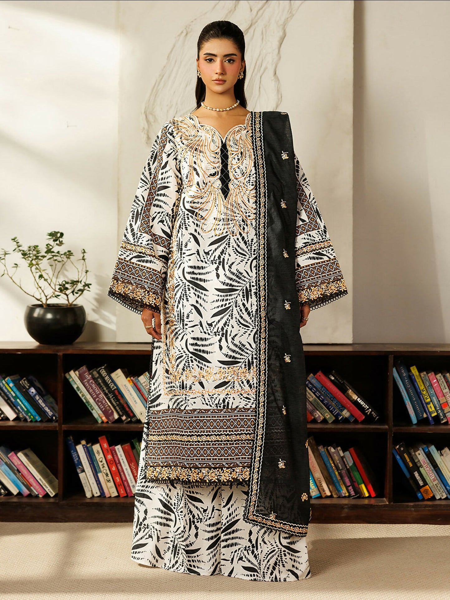 Mahnur Leila Lawn'26 Embroidered Unstitched 3-Piece Suit-L-08