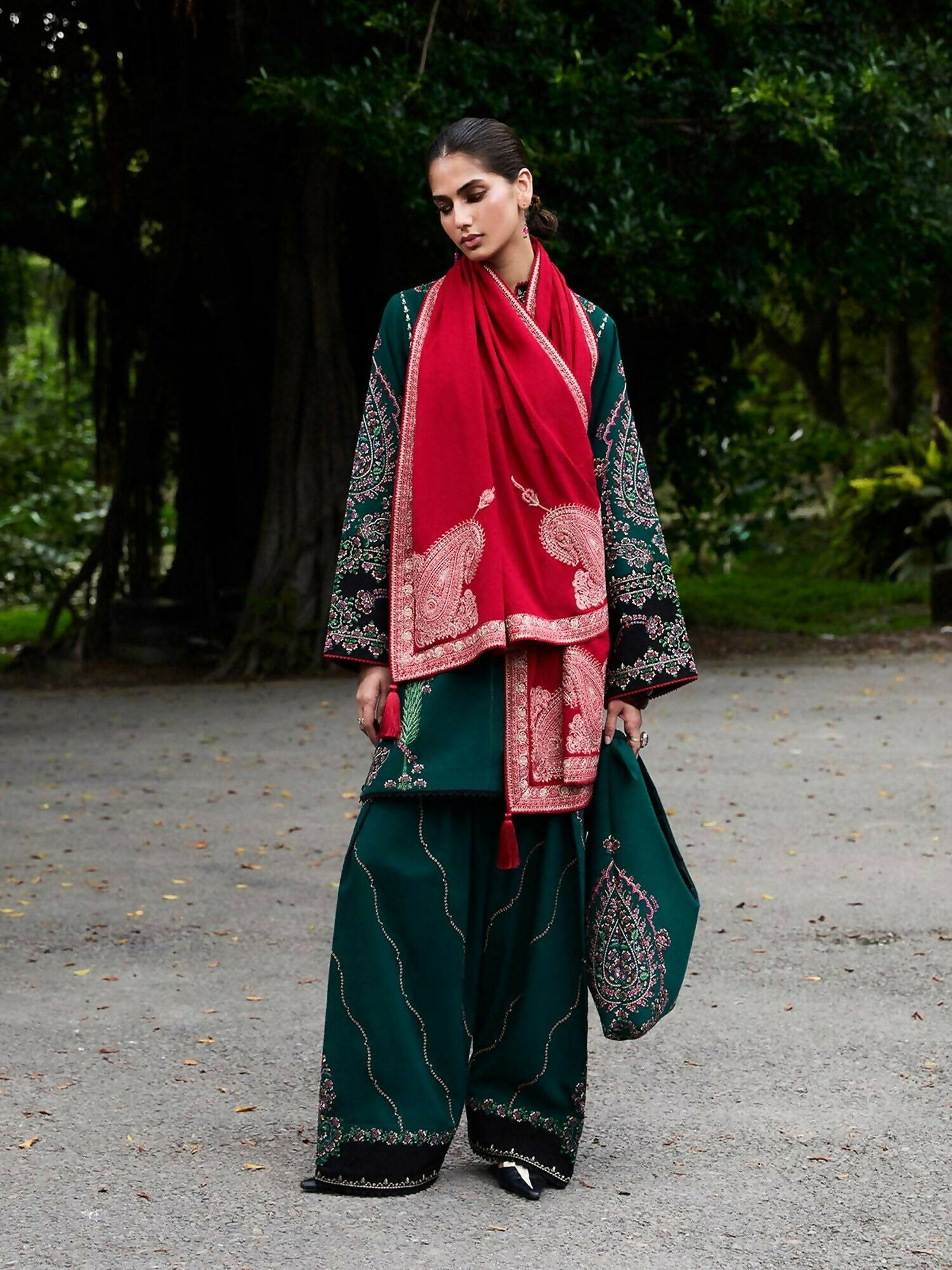 Jugnu By Hussain Rehar AW'25 Edit I Karandi Embroidered Scarf-Rimi