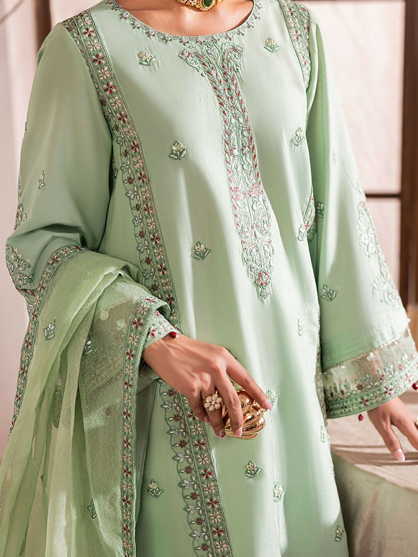 Shurooq L’amore Lawn Embroidered Stitched 3-Piece Suit-Evee