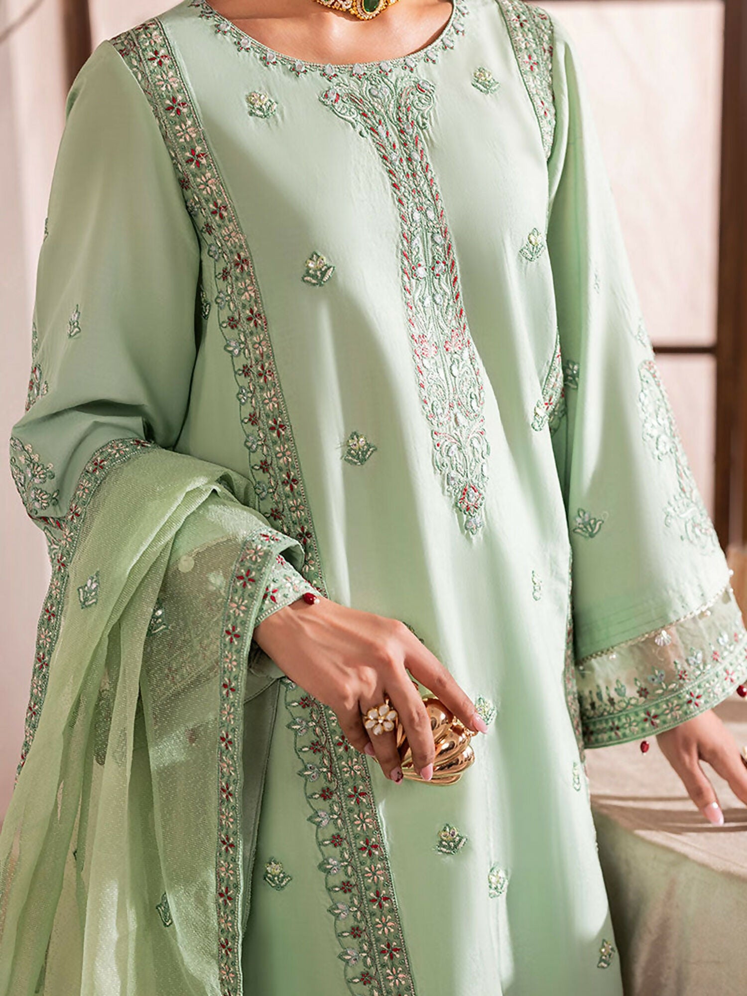 Shurooq L’amore Lawn Embroidered Stitched 3-Piece Suit-Evee