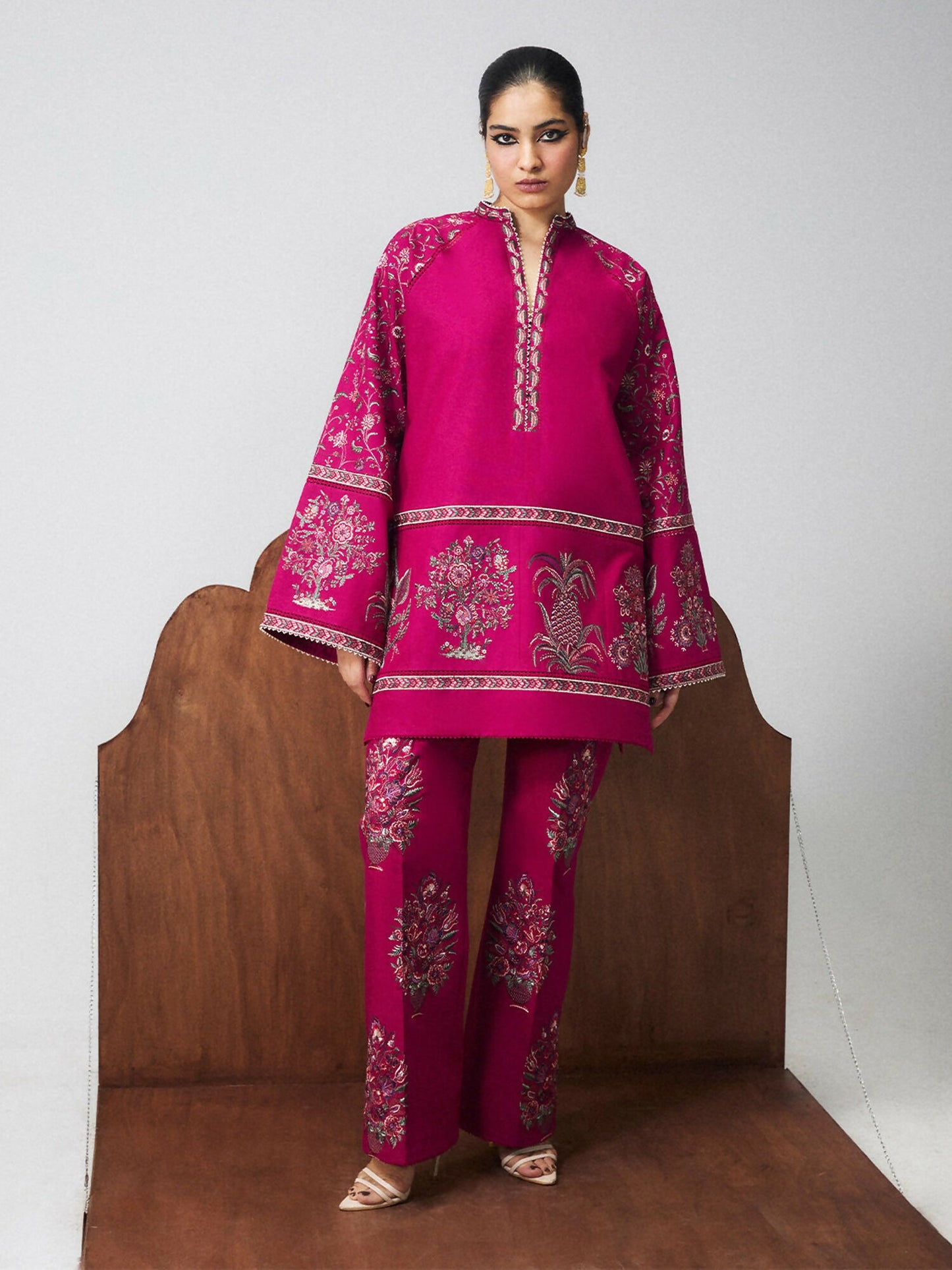 Jugnu by Hussain Rehar Khaddar Pret’26 Embroidered Stitched 2-Piece Suit-Deldar