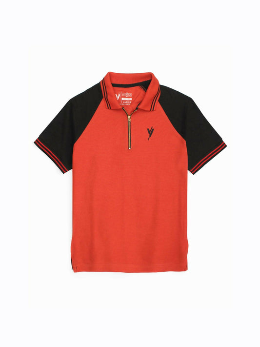 Boys half-sleeve polo shirt made from premium piqué fabric, featuring a tipping collar, signature embroidery, and a regular fit – ideal for summer wear.