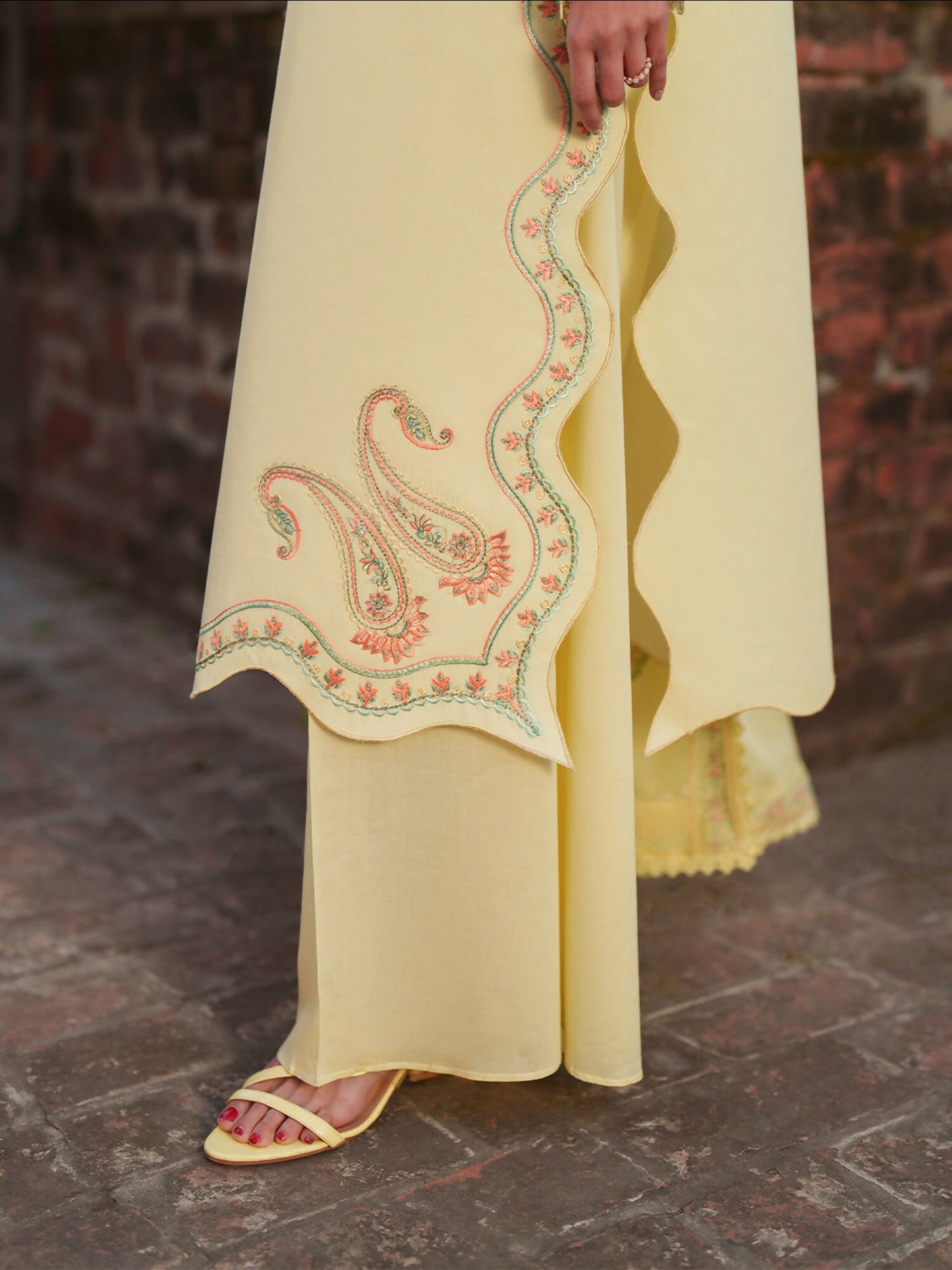 Mahnur Fiona Lawn'26 Embroidered Unstitched 3-Piece Suit-F-05