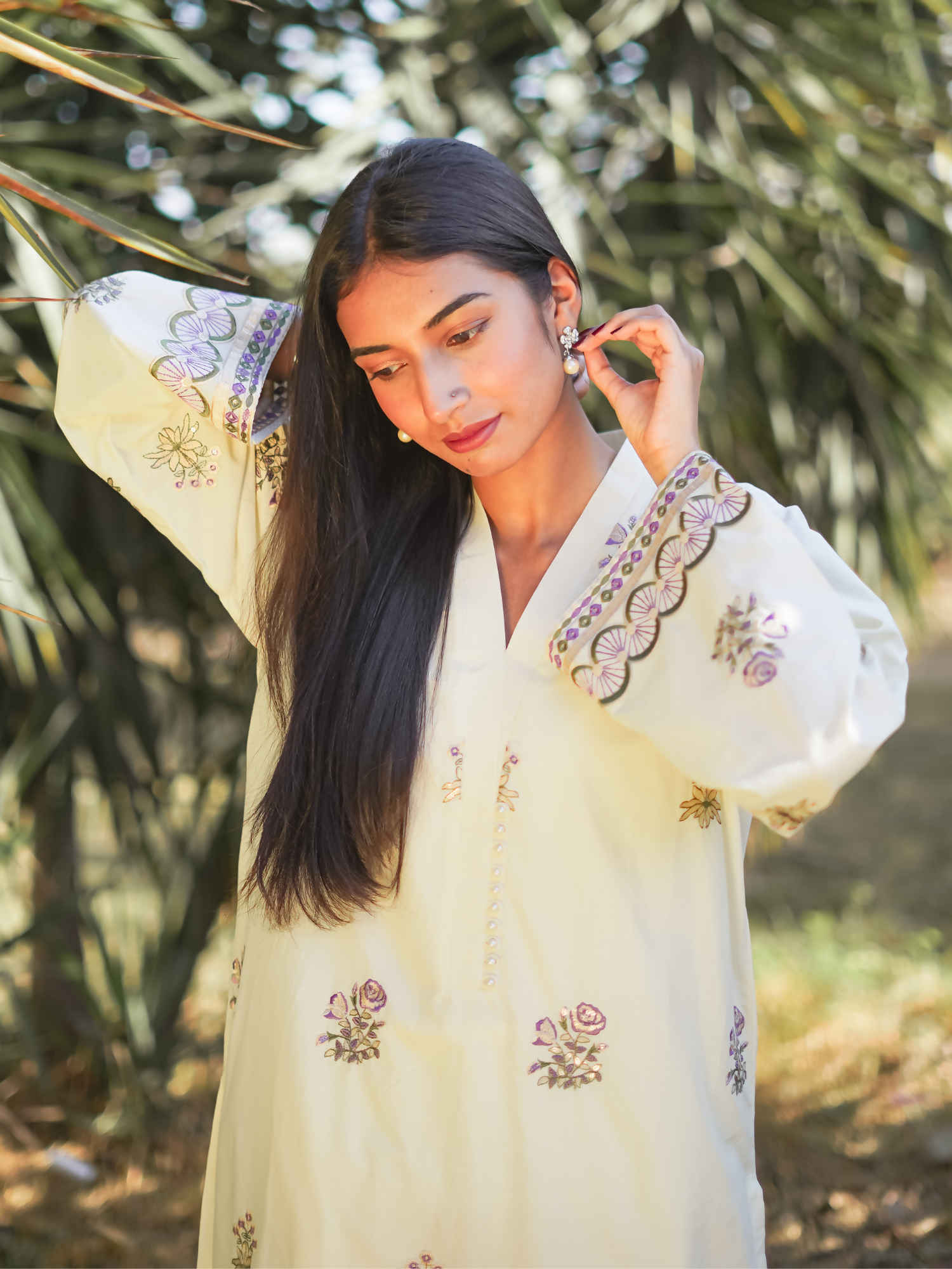 Kachy Dhaagy 2-piece embroidered lawn with embroidered neckline, sleeves, and trousers.