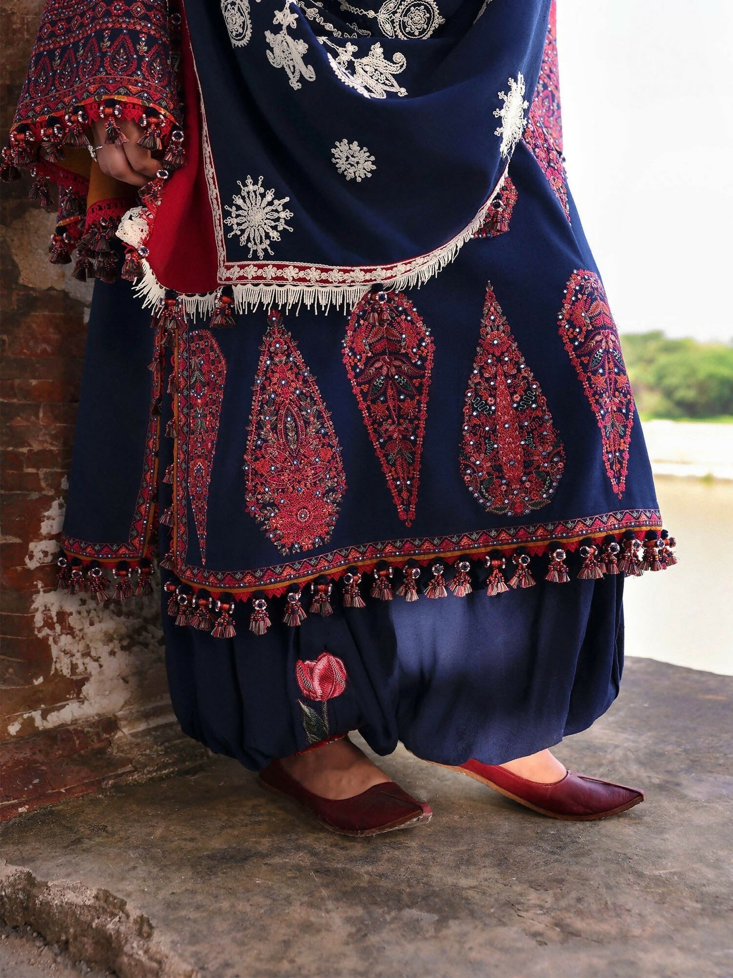 Hussain Rehar Karandi'25 Embroidered Unstitched 3-Piece Suit-Gulbano