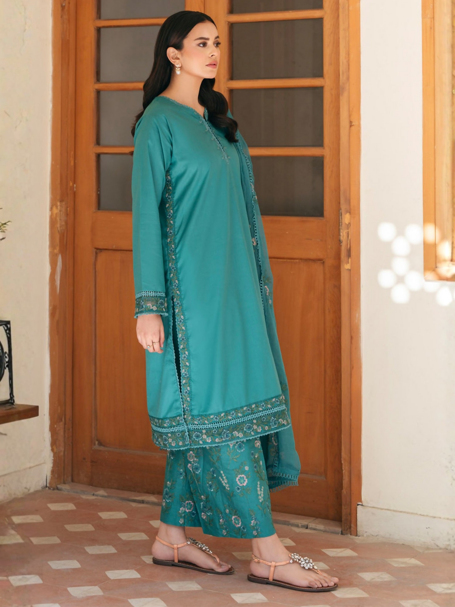 Mannat Clothing Lawn Embroidered Stitched Suit-Zenia