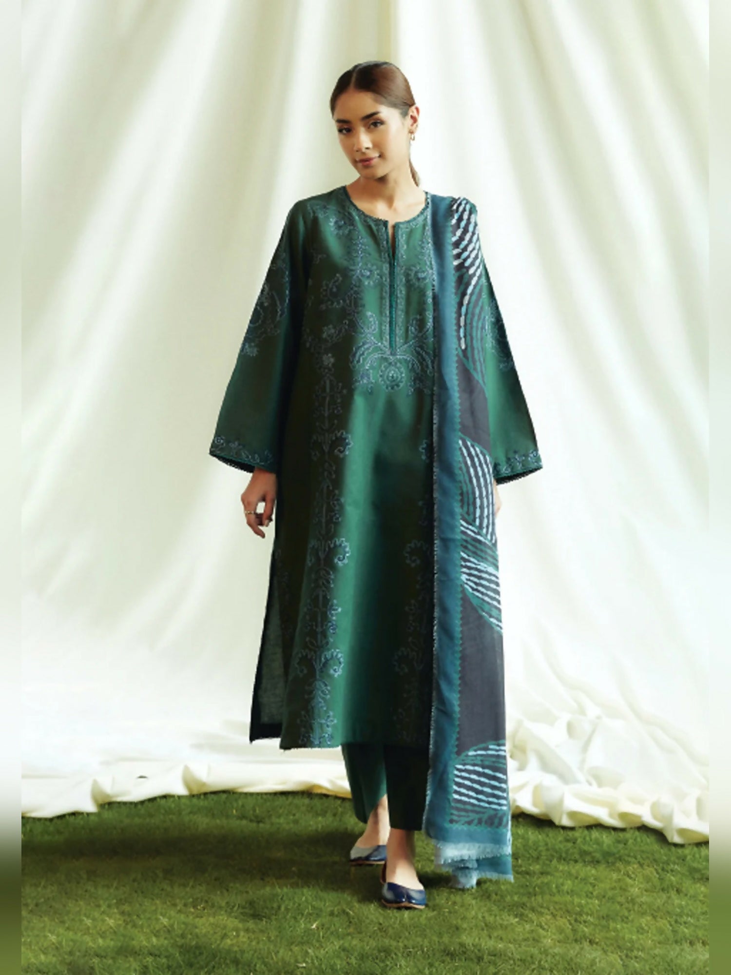 Dark green embroidered khaddar unstitched 3-piece suit with printed shawl by Zara Shahjahan.
