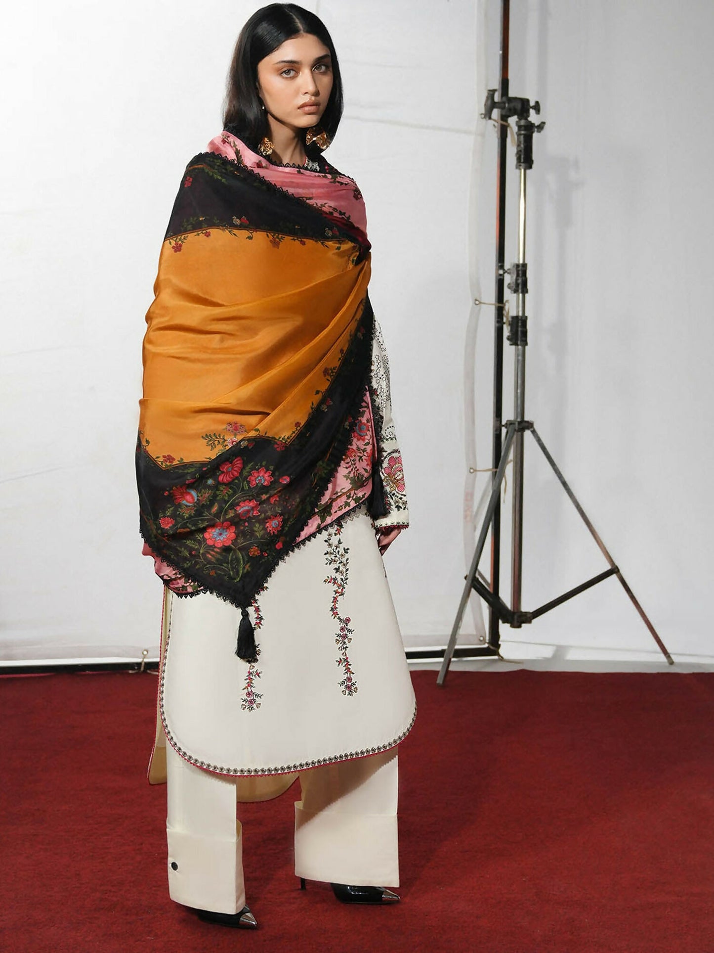 Jugnu by Hussain Rehar The Reserved View SS/Edit I Cotton Embroidered Unstitched 3-Piece Suit-Rasti