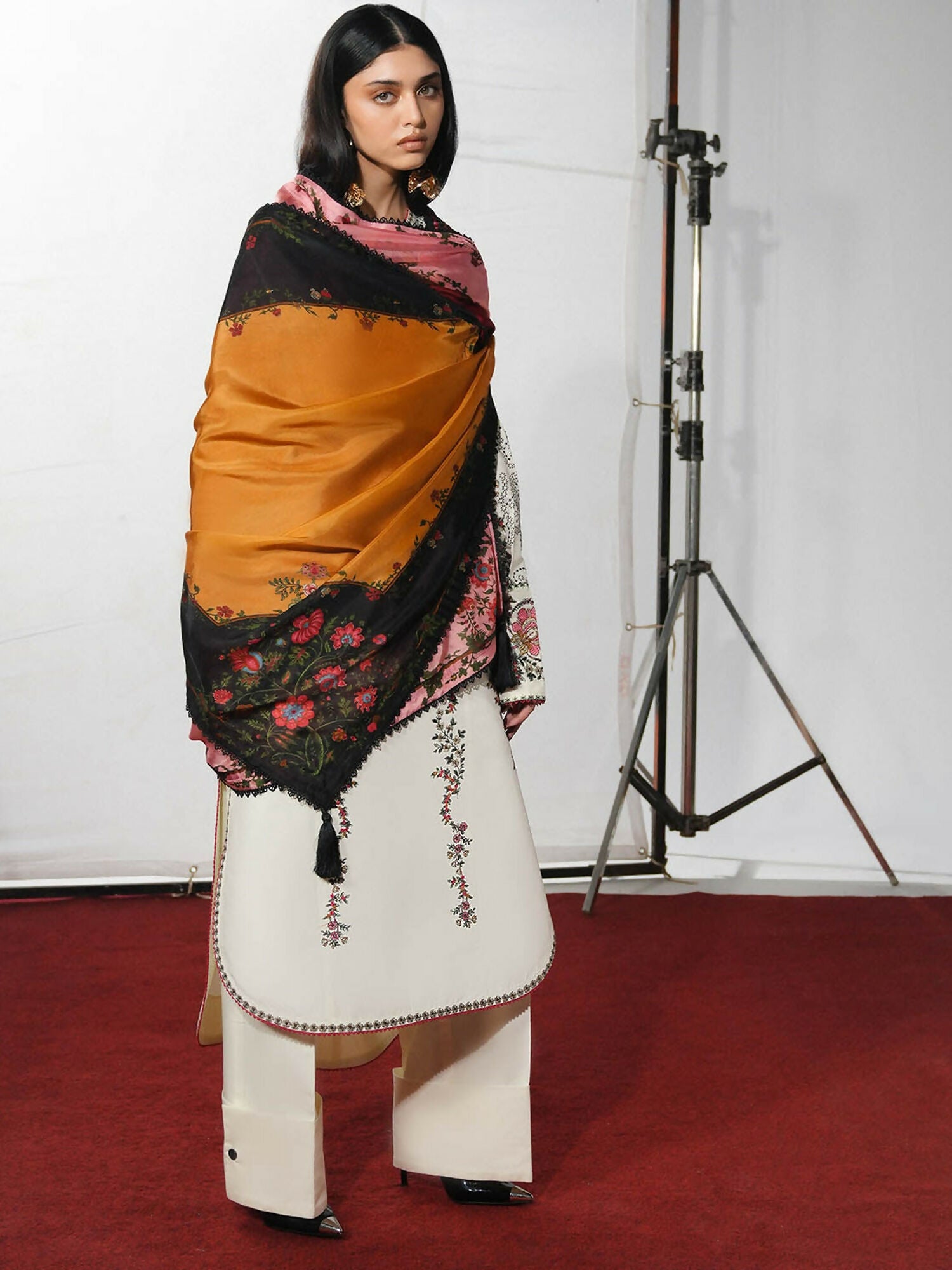 Jugnu by Hussain Rehar The Reserved View SS/Edit I Cotton Embroidered Unstitched 3-Piece Suit-Rasti