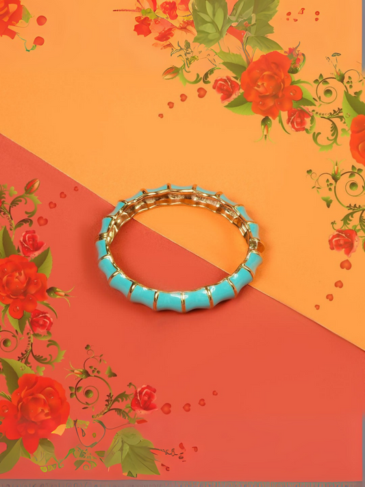 Elegant non-tarnish gold clutch bangle with a sleek, timeless design, styled for everyday wear or gifting.