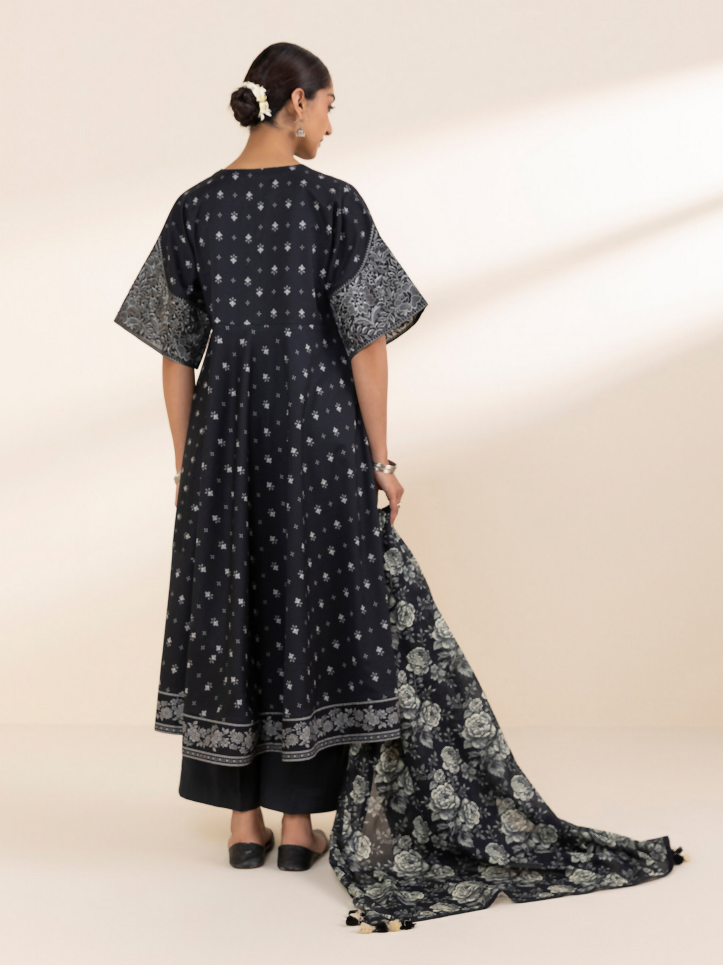 Sapphire Lawn Embroidered Unstitched 2-Piece Suit