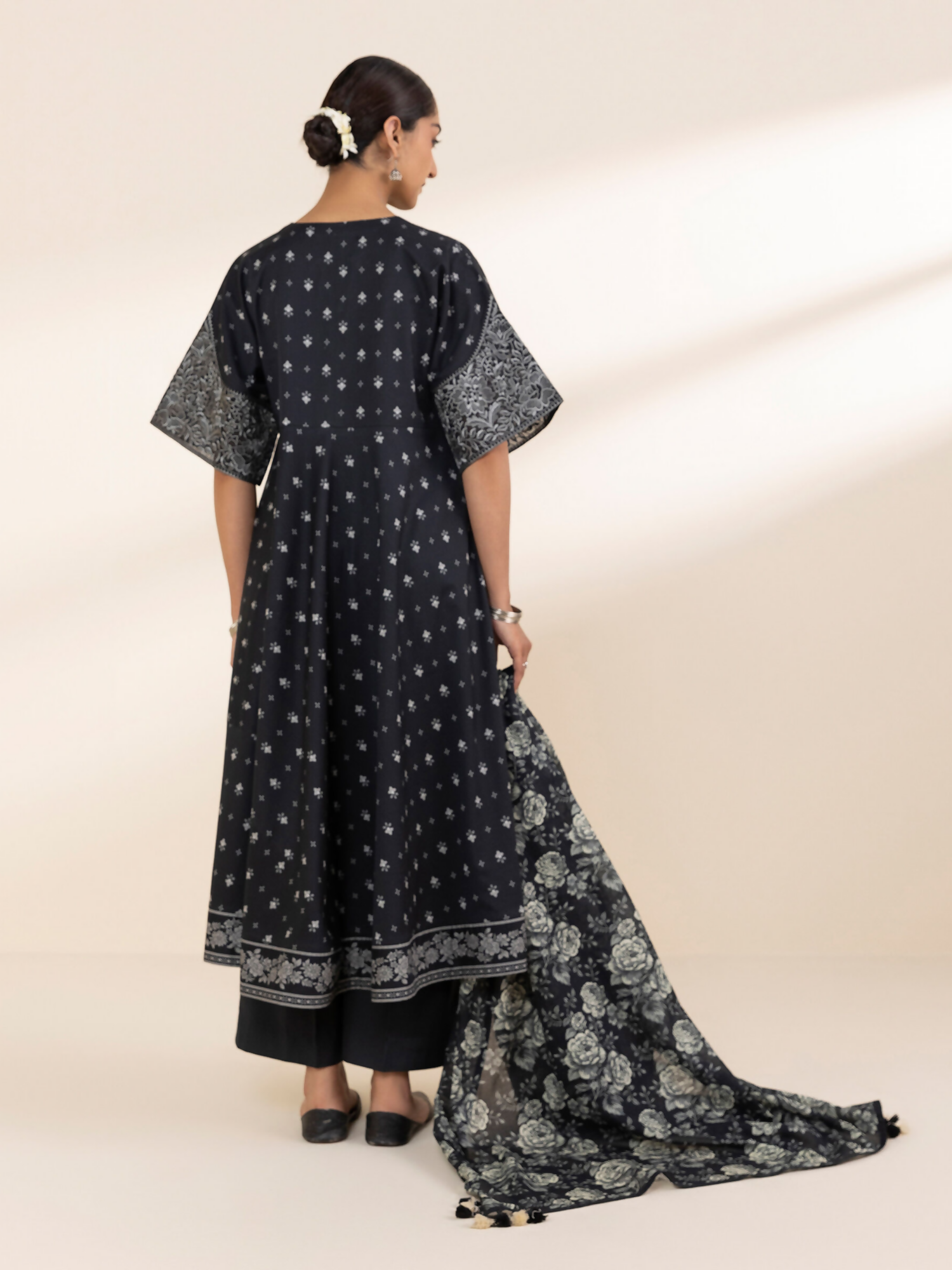 Sapphire Lawn Embroidered Unstitched 2-Piece Suit