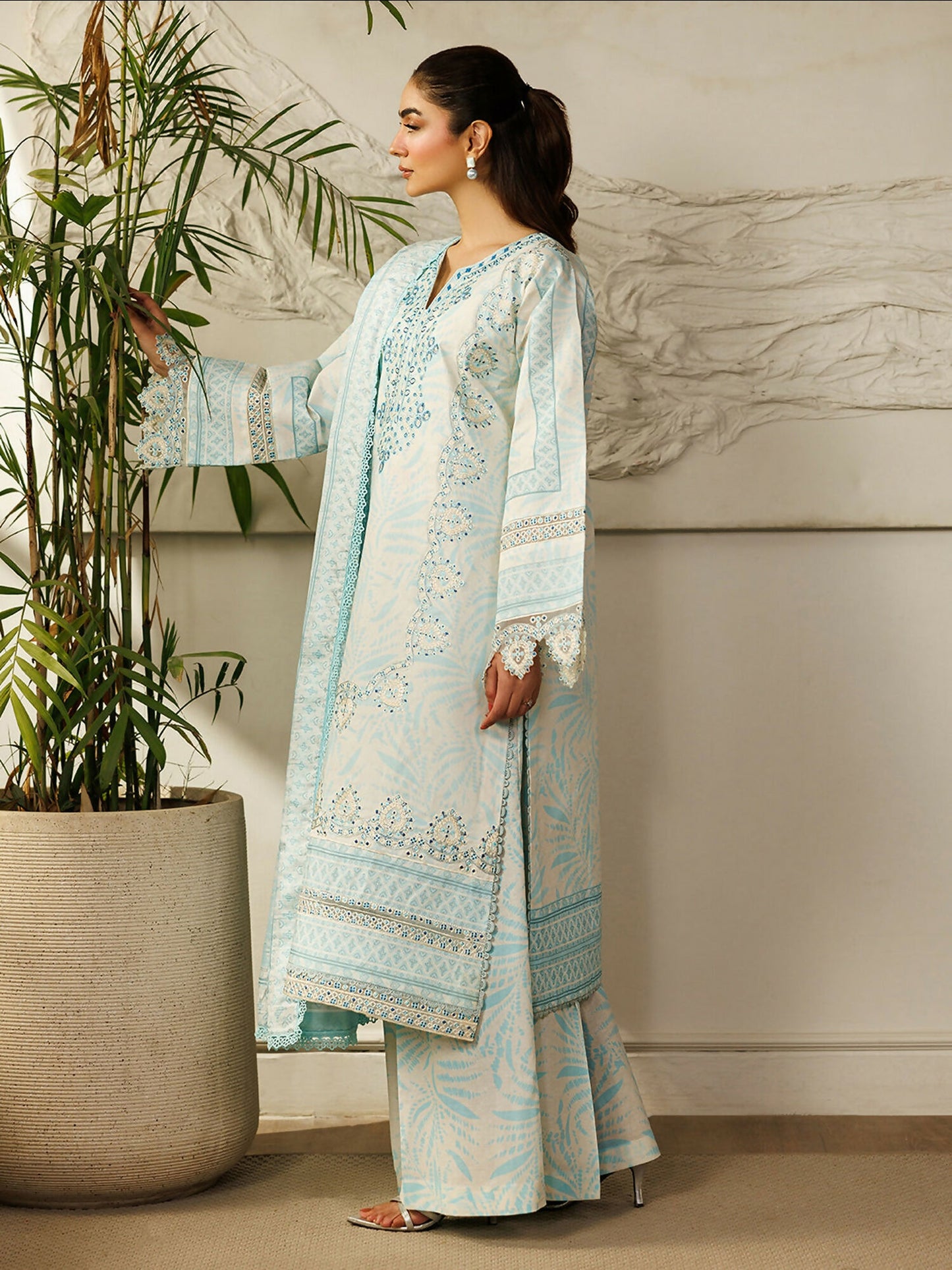 Mahnur Leila Lawn'26 Embroidered Unstitched 3-Piece Suit-L-10
